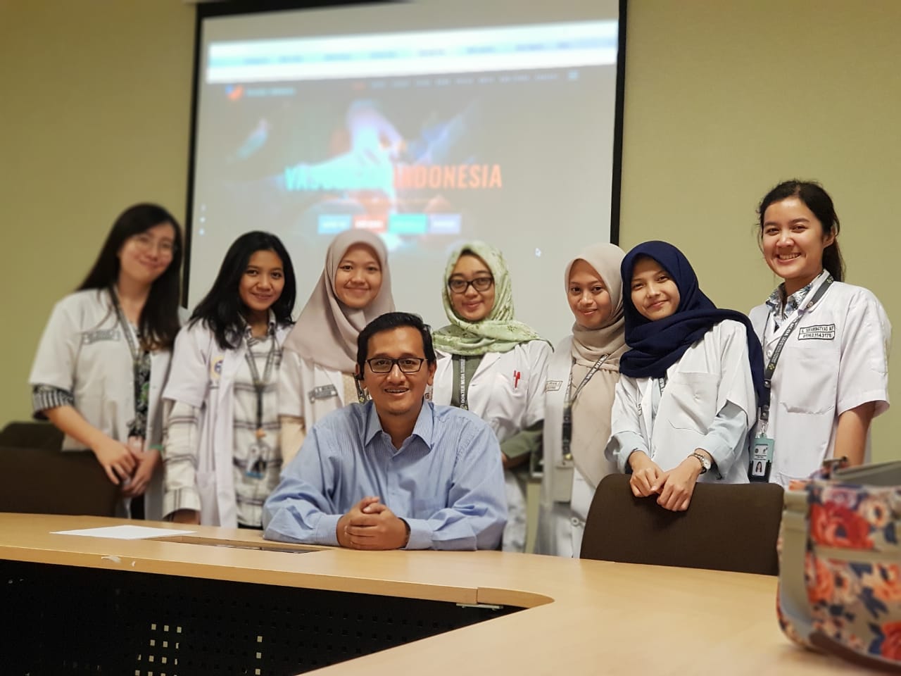 Lecturer in Faculty of Medicine – Universitas Airlangga, Surabaya.
